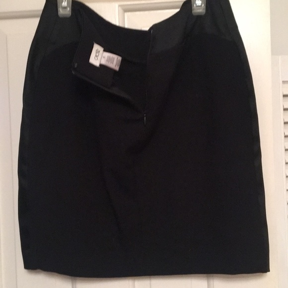 Cache Skirt - Picture 2 of 3